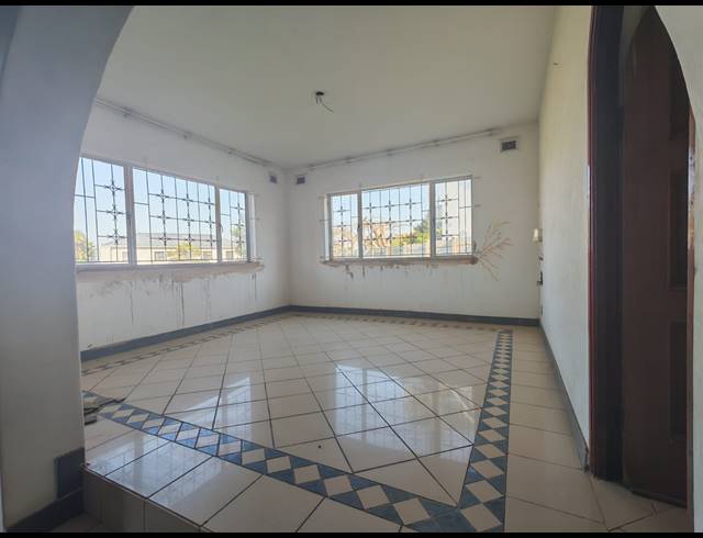 5 BEDROOM FREESTANDING FOR SALE IN TONGAAT BEACH